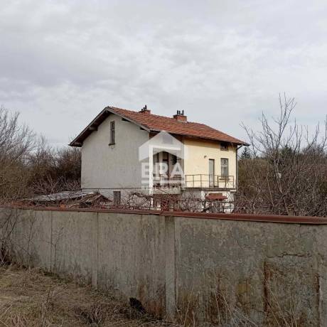 Селски имот с две къщи в един двор - с. Цръклевци, община Драгоман