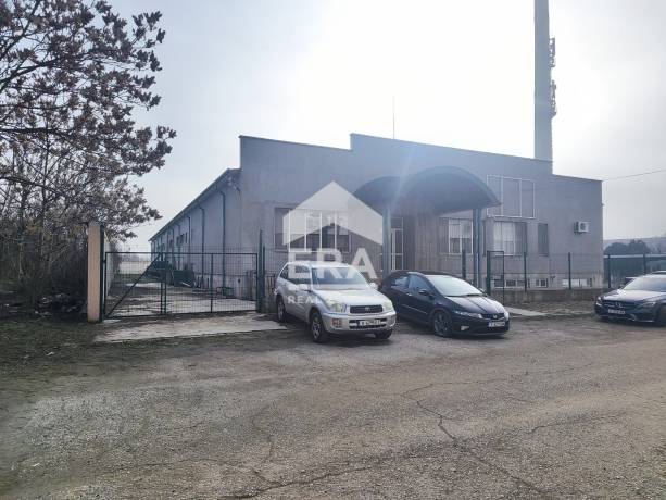 ЕРА МАКС продава Бизнес имот в промишлената зона на гр. Ямбол с РЗП от 1500 кв.м. в парцел 4093 кв.м
