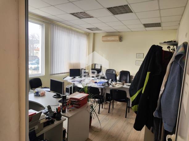 ЕРА МАКС продава Бизнес имот в промишлената зона на гр. Ямбол с РЗП от 1500 кв.м. в парцел 4093 кв.м