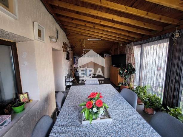 Продава се уютна едноетажна къща с гледка в кв. Хисаря, Хасково!