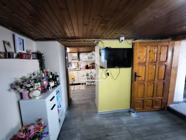 Продава се уютна едноетажна къща с гледка в кв. Хисаря, Хасково!