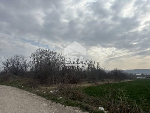 Урегулиран поземлен имот за продажба, за складови дейности, в Западна промишлена зона, Варна, на 200 м от главен път