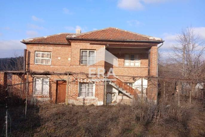 Ексклузивно в ЕРА предлагаме за продажба двуетажна къща в с. Бяла