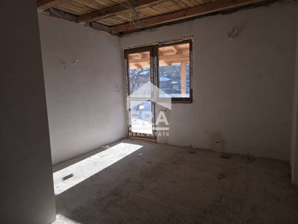 Двуетажна къща за гости в гр. Елена