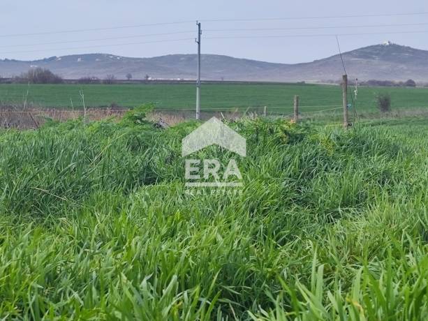 ЕРА МАКС предлага за продажба бивше училище на един етаж в с. Челник обл.Ямбол