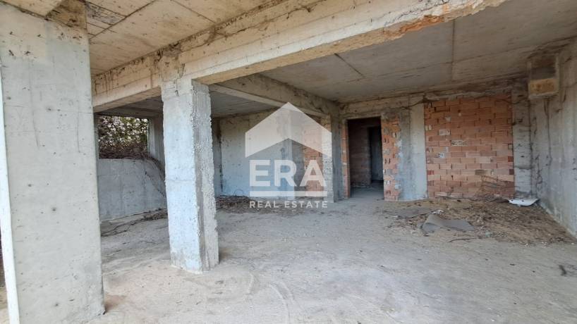 Пететажен новостроящ се хотел за продажба, с морска панорама, двор и 3 паркоместа, в близост до Кметството в гр. Обзор, общ. Несебър