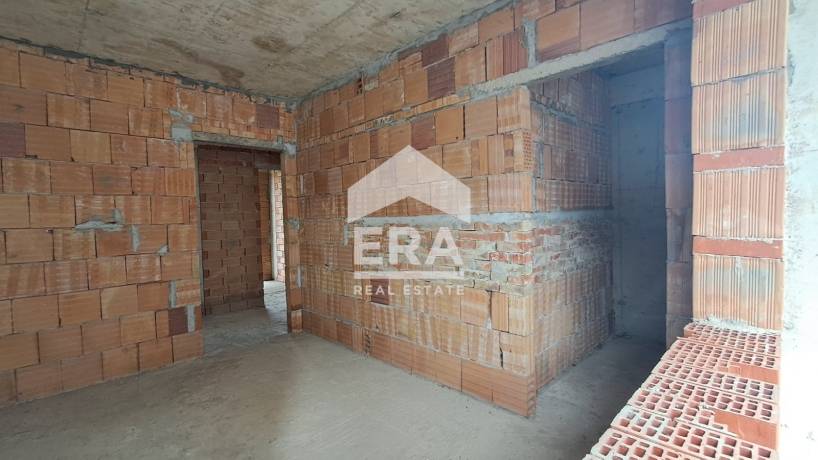 Пететажен новостроящ се хотел за продажба, с морска панорама, двор и 3 паркоместа, в близост до Кметството в гр. Обзор, общ. Несебър