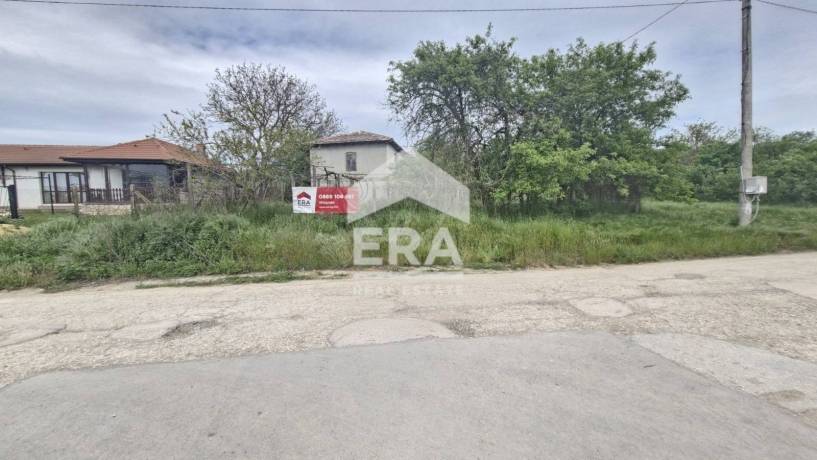 Ексклузивна къща с двор и стопанска постройка за продажба в близост до центъра на село Крумово