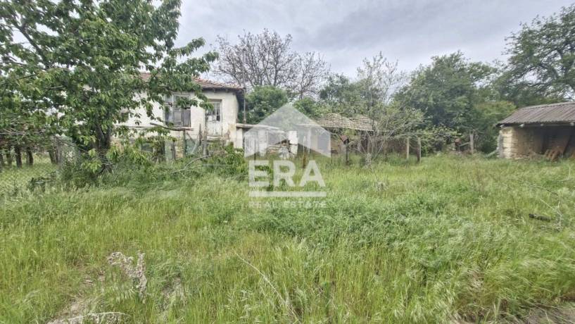 Ексклузивна къща с двор и стопанска постройка за продажба в близост до центъра на село Крумово