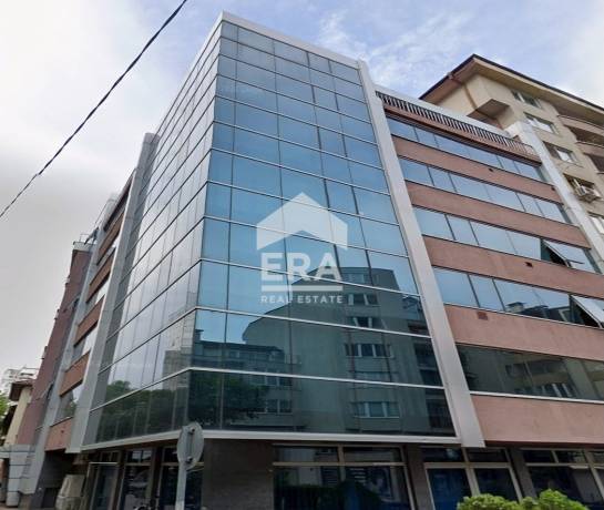ЕРА продава голям напълно оборудван офис в луксозна сграда близо до ВМА