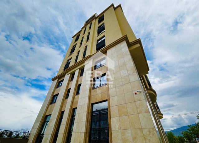 Четиристаен апартамент за продажба в Хладилника, София