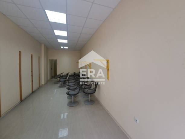 Ера Поморие продава магазин с отлична локация!