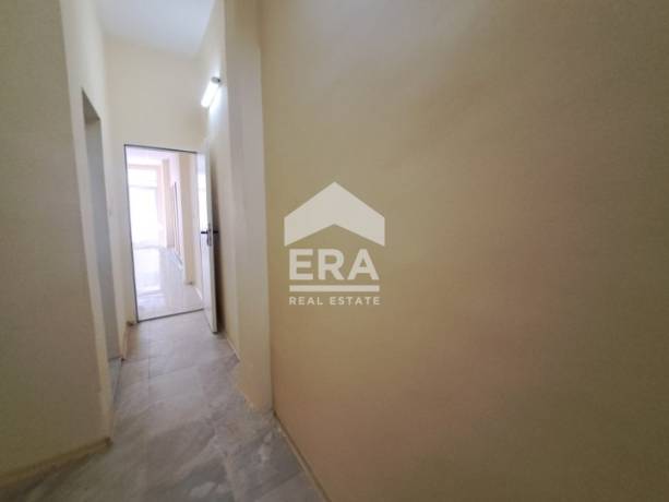 Ера Поморие продава магазин с отлична локация!