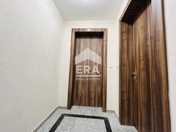 ЕРА Вива София продава просторен четиристаен апартамент с панорамни гледки в района на метростанция "Витоша" и "Парадайс мол" в кв. Хладилника, гр. София