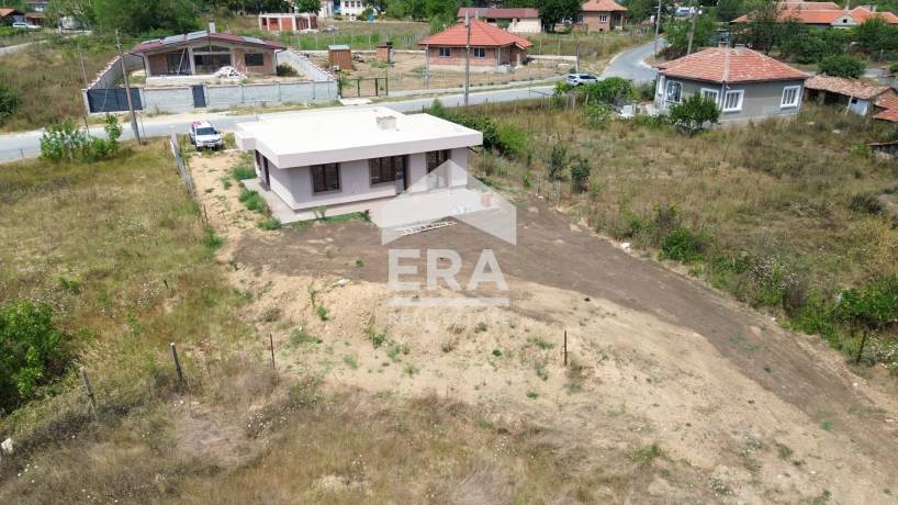 Едноетажна новопостроена къща за продажба, с три спални и двор, в с. Горица, обл. Варна