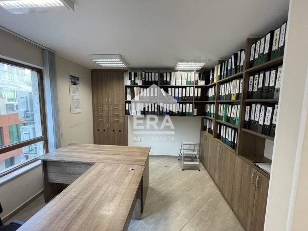 Частично обзаведен офис за продажба, в нова бизнес сграда, район Базар Левски, Варна, в близост до Майчин дом