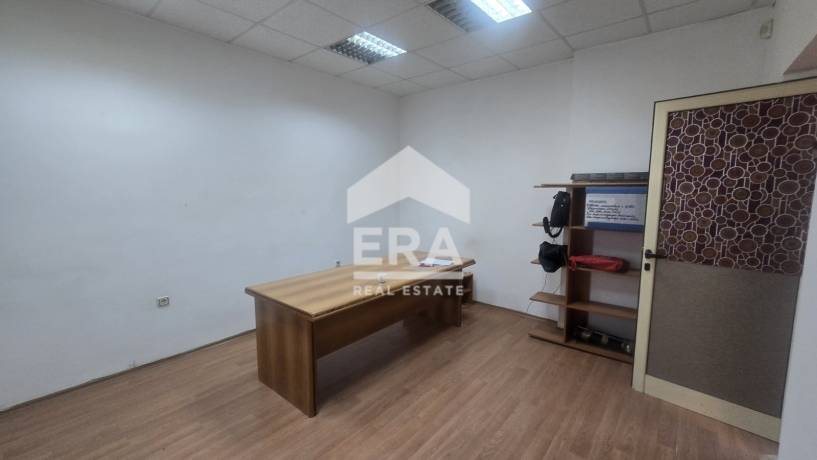 ЕКСКЛУЗИВНО! Ера Тера продава тристаен апартамент, в непосредствена близост до Руски паметник!