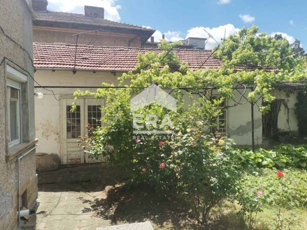 Къща за продажба в Център, Ловеч