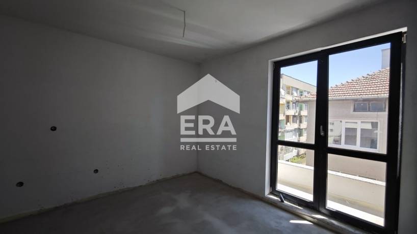 ЕРА ИмотиТе предлага за продажба Двустаен апартамент с ПАРКОМЯСТО, в сграда с АКТ 16, идеален център, град Търговище