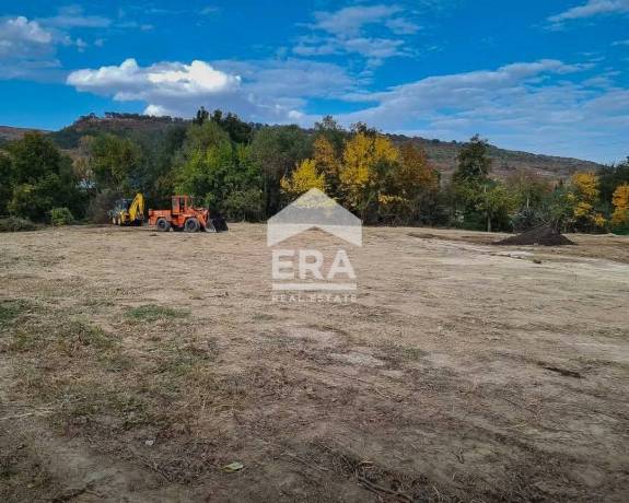 ЕРА ИмотиТе продава Парцел за изграждане на фотоволтаична централа, село Лиляк, област Търговище