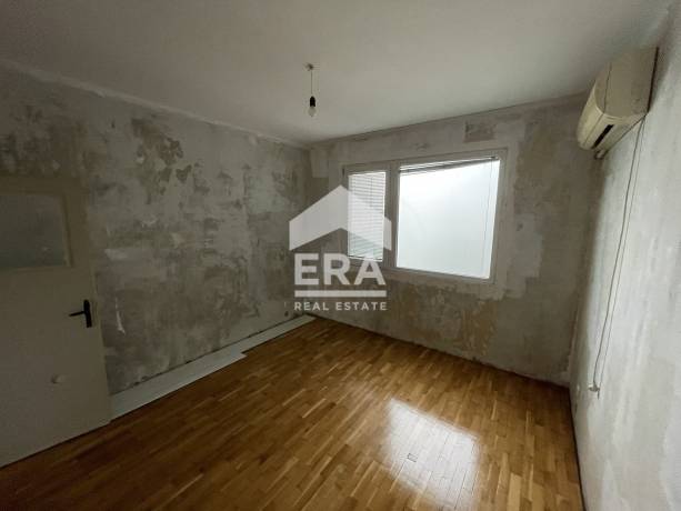 Двустаен апартамент за продажба, с отделна кухня, в кв. Младост 2, Варна