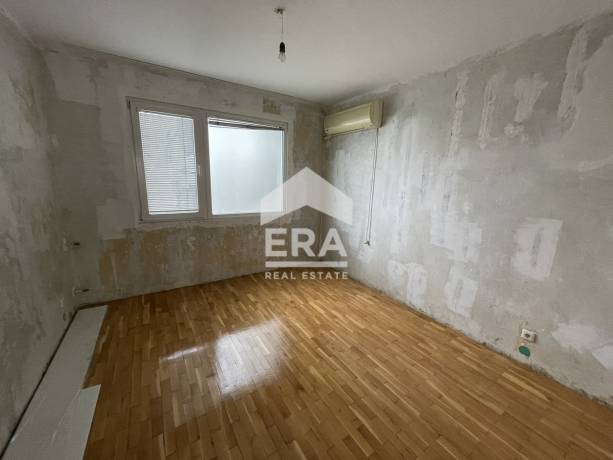 Двустаен апартамент за продажба, с отделна кухня, в кв. Младост 2, Варна