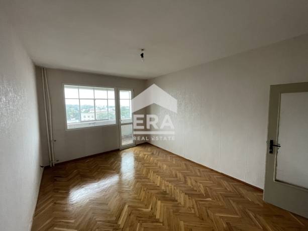 Двустаен апартамент за продажба, с отделна кухня, в кв. Младост 2, Варна