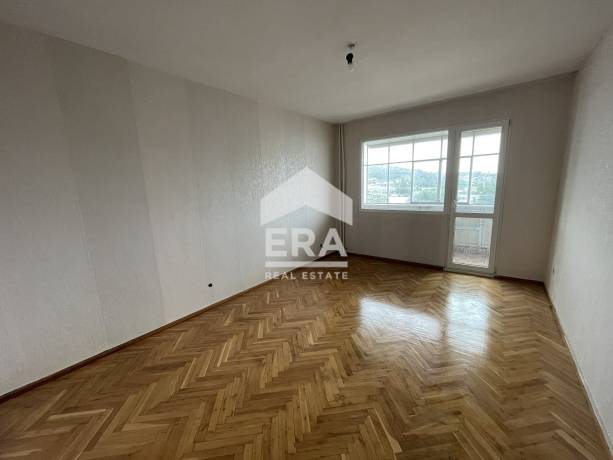 Двустаен апартамент за продажба, с отделна кухня, в кв. Младост 2, Варна