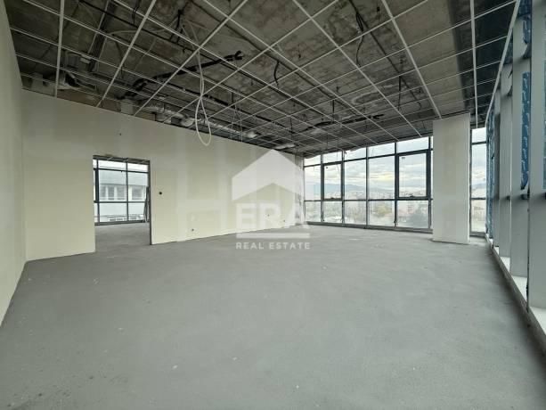 Офис площ за продажба с директен достъп до метростанция "Сливница"