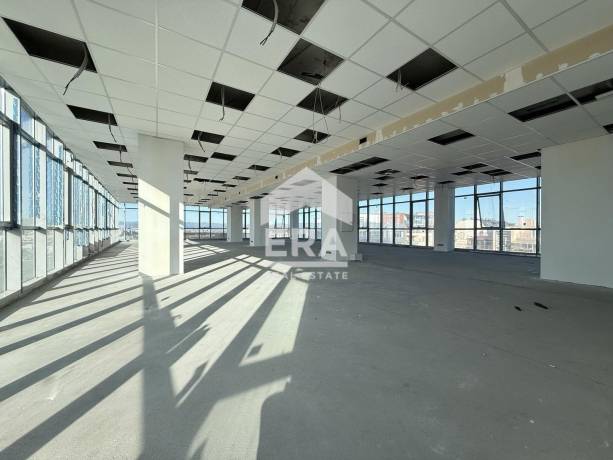 Офис площ за продажба с директен достъп до метростанция "Сливница"