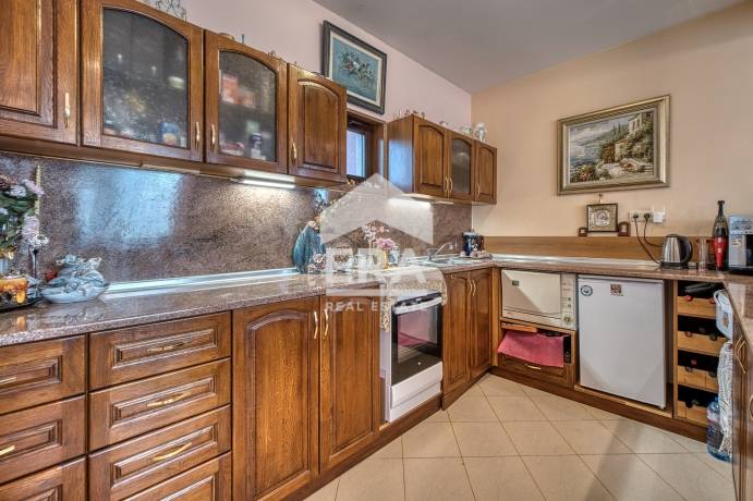 Къща за продажба в Бриз, Варна