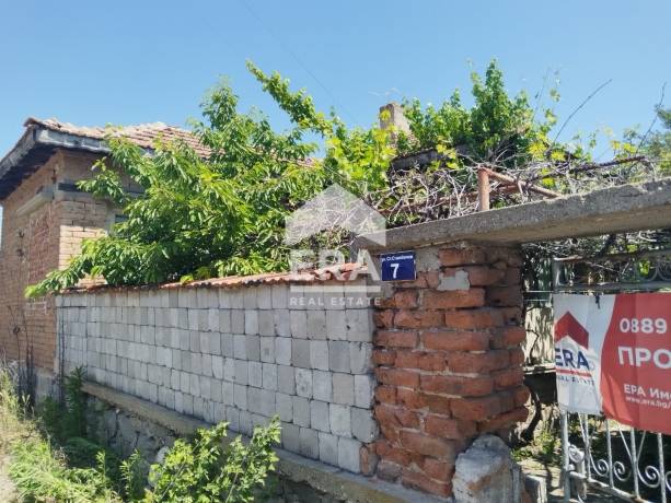 Само в ЕРА Имоти Хасково !Едноетажна къща е село Крум