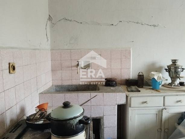 Само в ЕРА Имоти Хасково !Едноетажна къща е село Крум