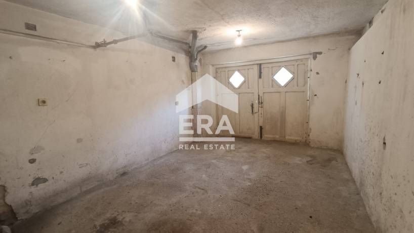 ЕРА ИмотиТе предлага за продажба Гараж в жилищна тухлена сграда, гр. Попово