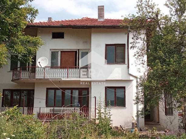 ЕКСКЛУЗИВНО !!! ЕРА ОСЪМ предлага за продажба просторна къща в село Хлевене, община Ловеч!
