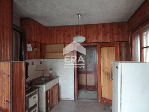 ЕКСКЛУЗИВНО !!! ЕРА ОСЪМ предлага за продажба просторна къща в село Хлевене, община Ловеч!