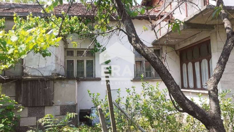 ЕКСКЛУЗИВНО! ЕРА ПЛЕВЕН СИТИ предлага къща за продажба в с. Еница