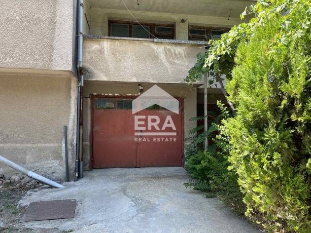 ЕРА Сити Център продава етаж от къща в кв." Кольо Ганчево"