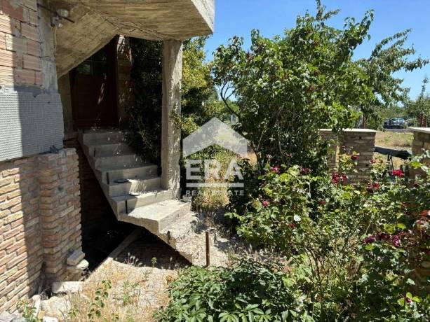 Къща за продажба в м-т Траката, Варна