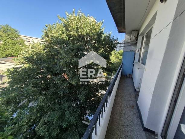 ERA Casa продава тристаен апартамент в гр. Сливен, кв. "Даме Груев"