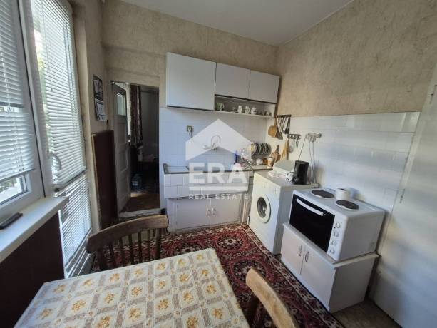 ERA Casa продава тристаен апартамент в гр. Сливен, кв. "Даме Груев"