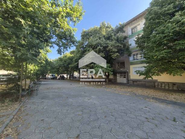ERA Casa продава тристаен апартамент в гр. Сливен, кв. "Даме Груев"