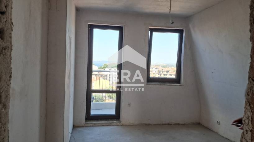 Тристаен апартамент за продажба, с голяма дневна, в новопостроена сграда, Колхозен пазар, Варна, до 5 ДКЦ