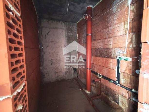 ЕРА Хоум продава едностаен апартамент в затворен комплекс в кв. Южен
