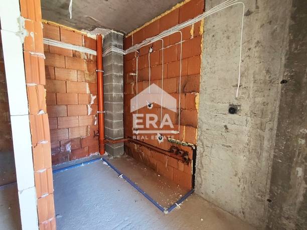 ЕРА Хоум продава едностаен апартамент в затворен комплекс в кв. Южен