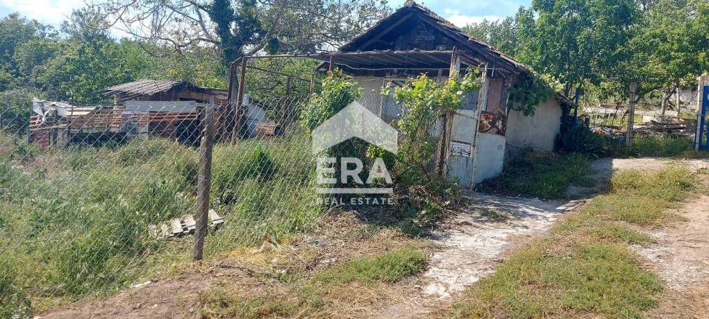 ЕКСКЛУЗИВНО! ЕРА Вива продава поземлен имот с постройка в местност Янчова поляна, непосредствено до град Аксаково