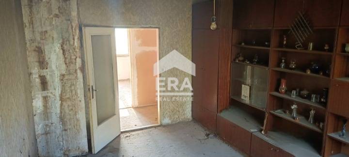 Тристаен апартамент с Г-образна кухня в гр. Провадия за продажба, с площ 91,34 кв.м.