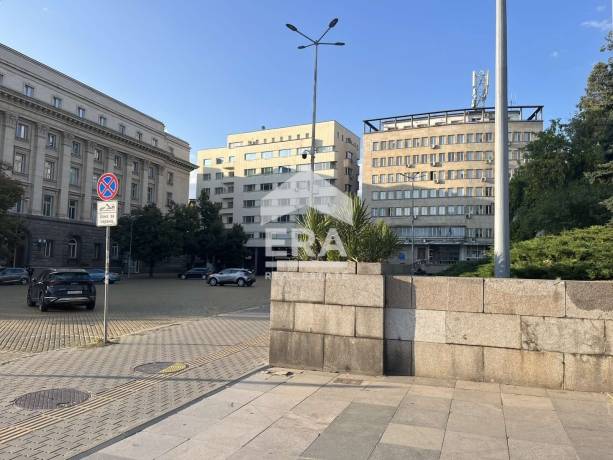 Тристайно жилище в сърцето на София!