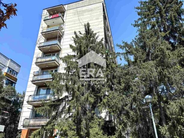 Тристаен апартамент за продажба във Възраждане, Русе