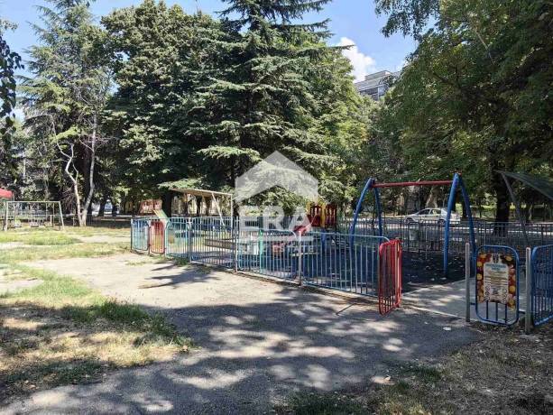 Тристаен апартамент за продажба във Възраждане, Русе